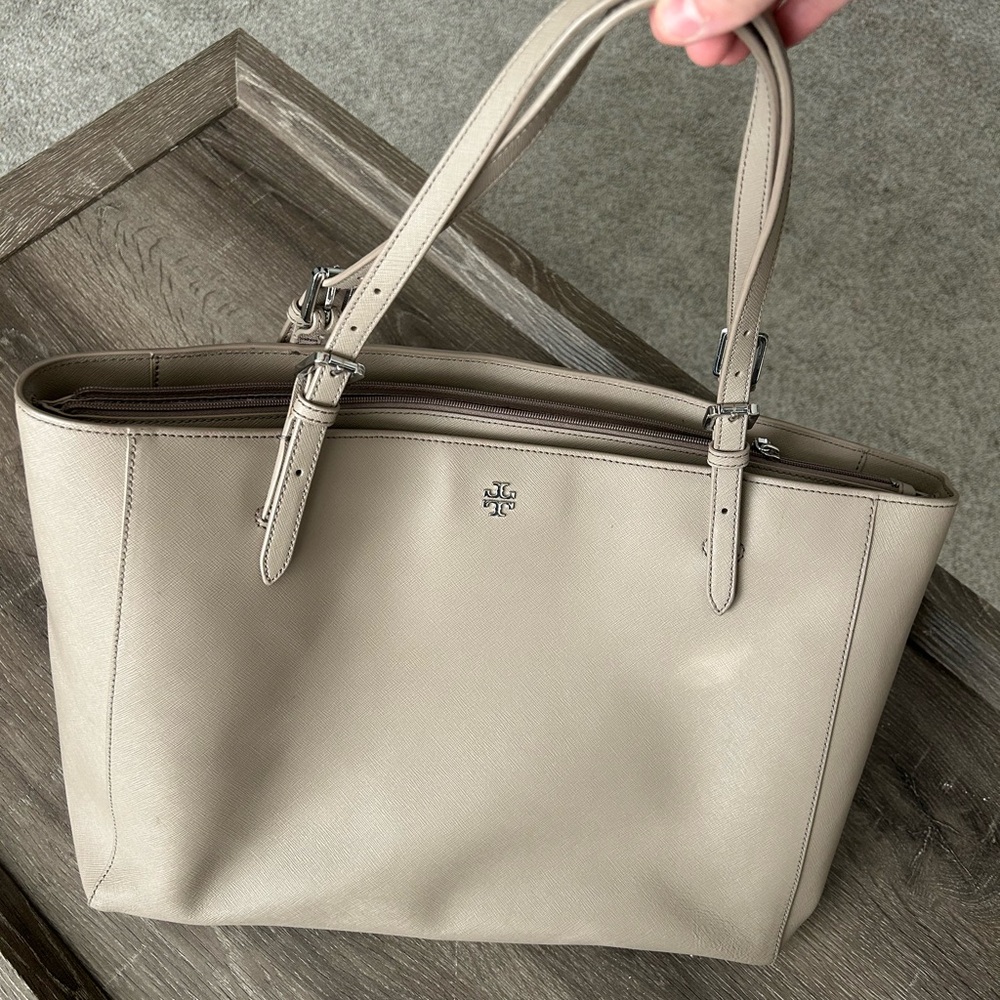 Tory Burch tote large bag purse taupe neutral gray beige color. Zipper good guc